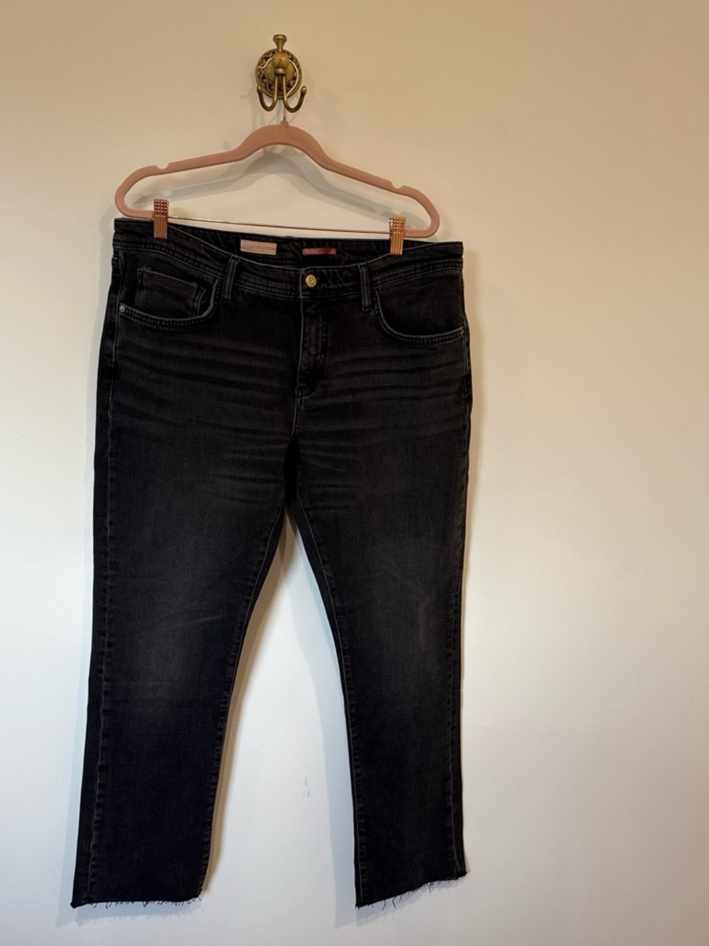 Pilcro Black Cropped Ankle Jeans